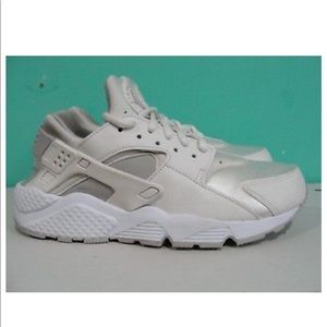 Nike Air Huarache Run 7.5 womens